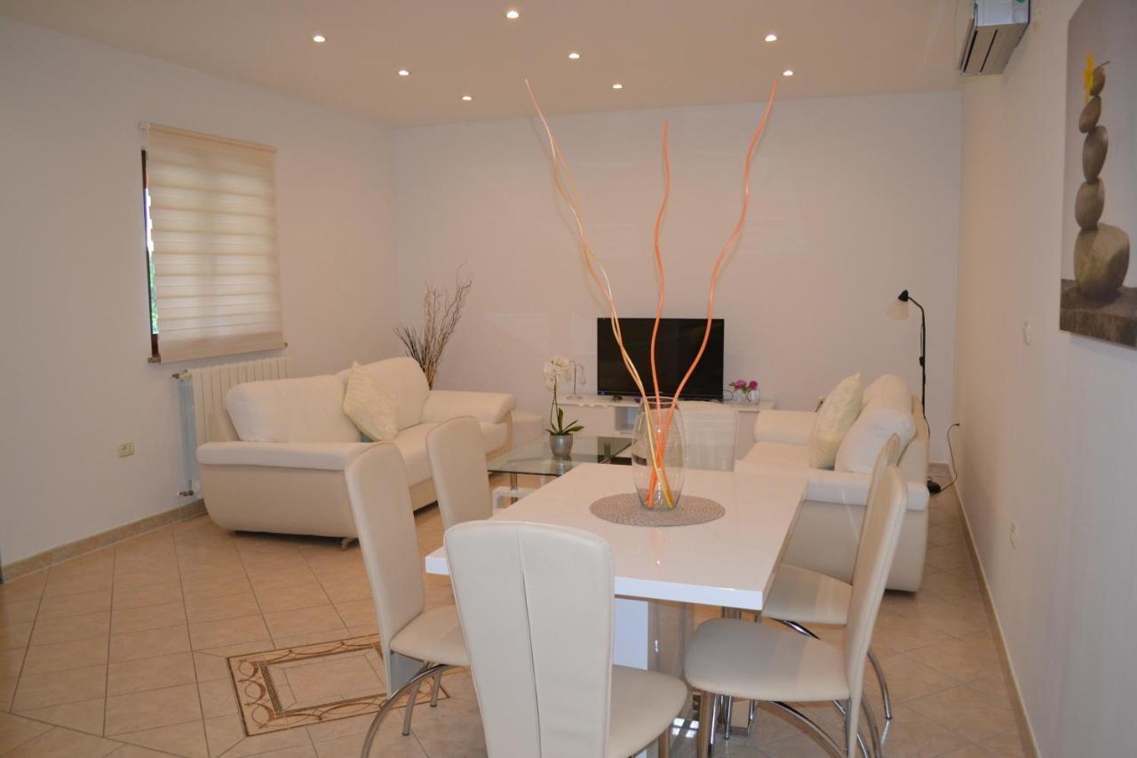 Apartman Doli Nedescina ภายนอก รูปภาพ